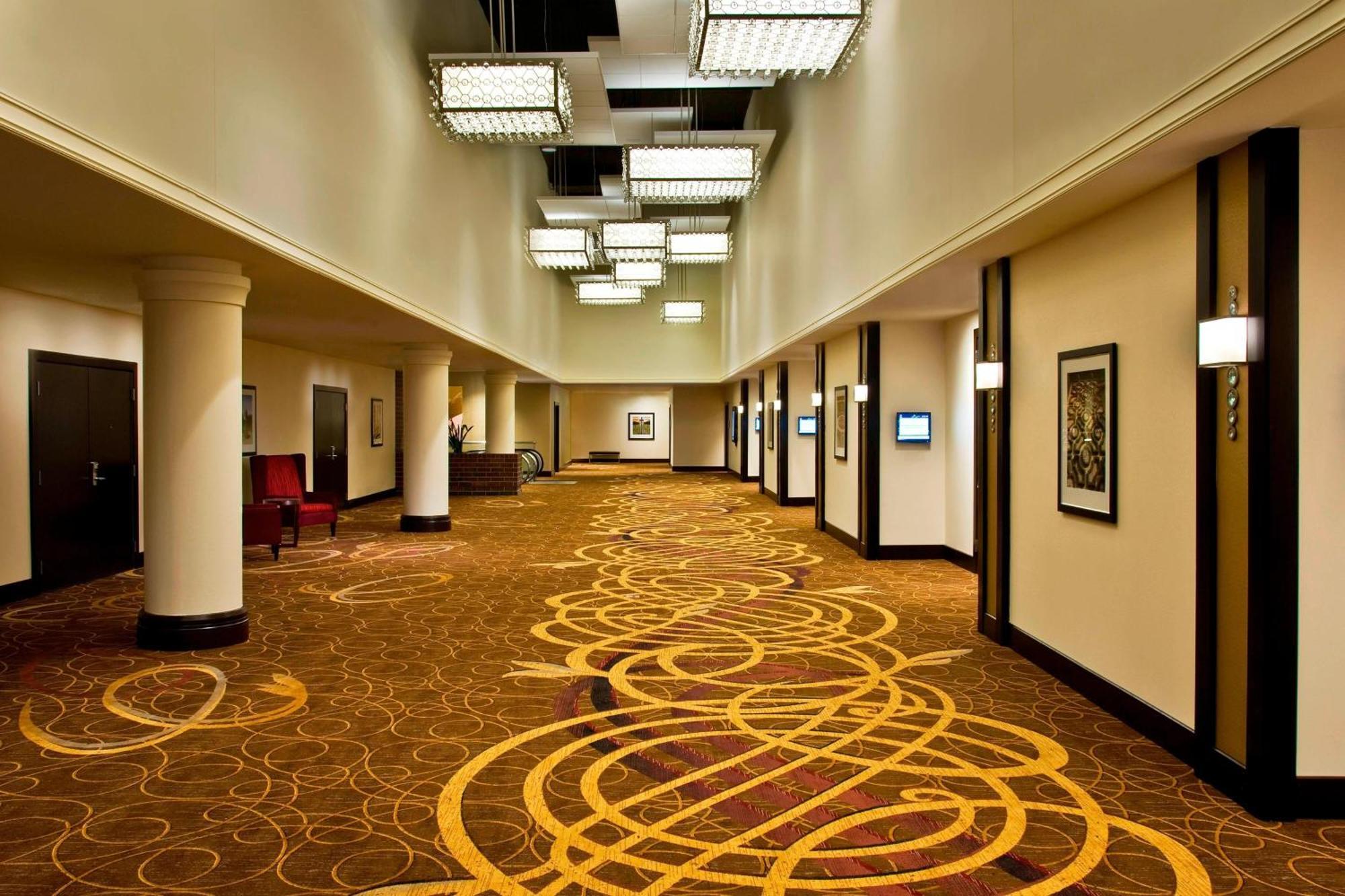 Sheraton Indianapolis Hotel At Keystone Crossing Εξωτερικό φωτογραφία